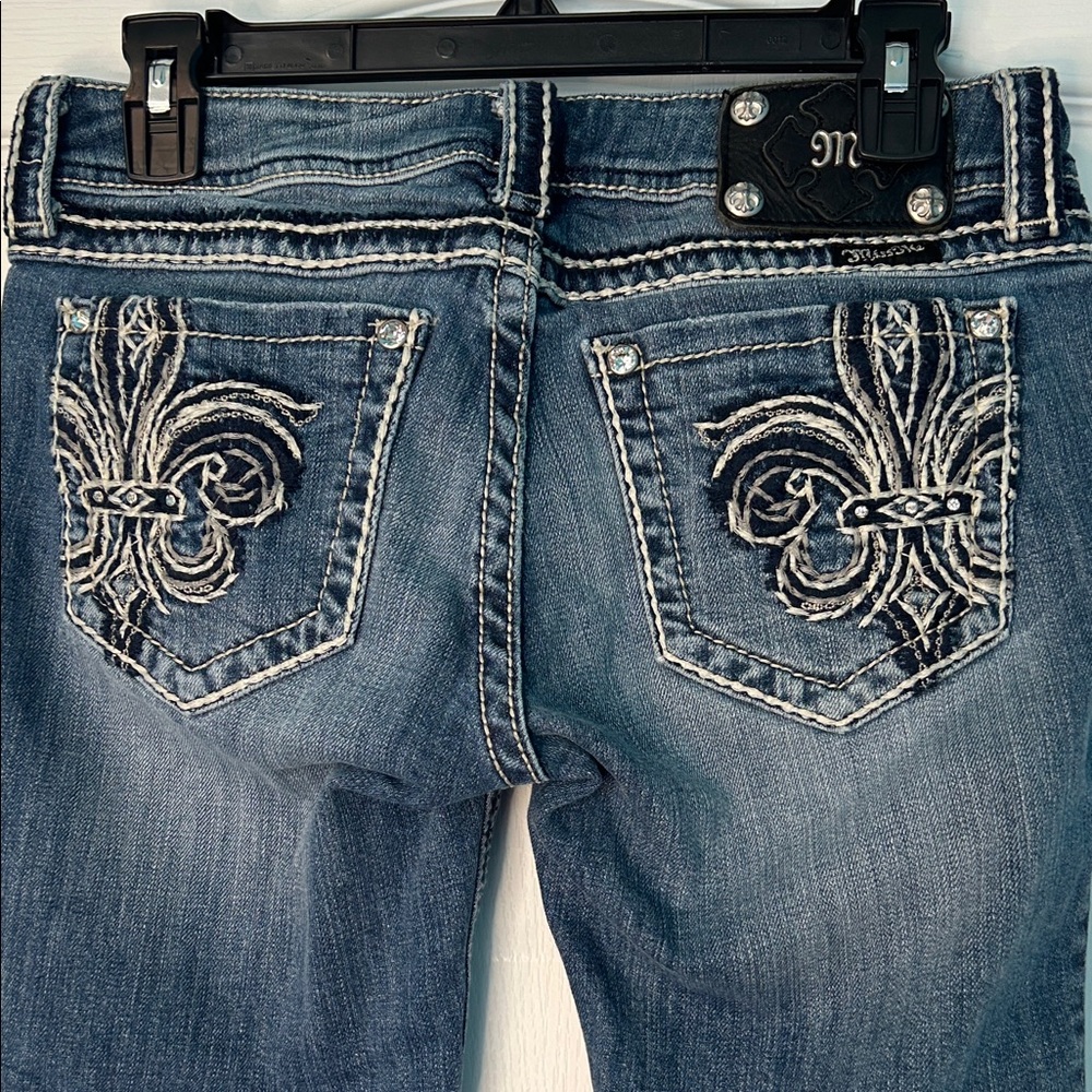Miss Me Capri Jeans Women’s 28 Embroidered, Embellished Blue Jeans - Picture 6 of 16